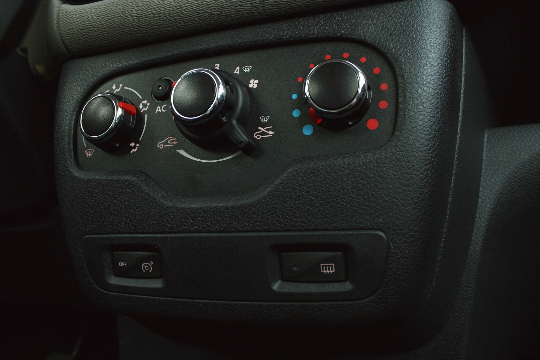 Dacia Lodgy - przyciski i pokrętła jak z poprzedniej epoki