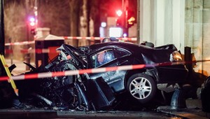 Samochód uderzył w Bramę Brandenburską. Kierowca zginął. Niemieckie media mówią o polskich tablicach