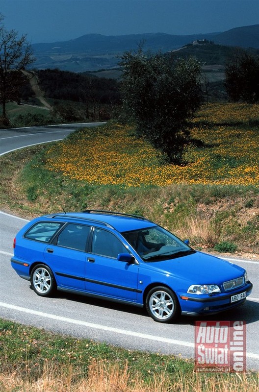 Volvo V40 - pierwsza generacja