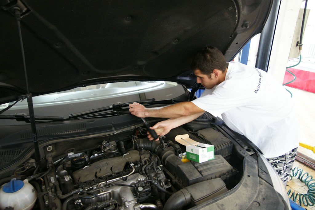 Jak dobrać się do zabezpieczonego sterownika silnika?