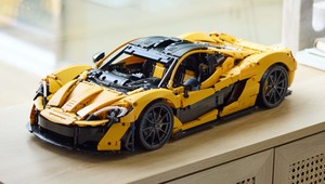 Nowe topowe auto z LEGO zachwyca finezją. Model McLarena P1 ma 3893 części i imitację 7-biegowej przekładni