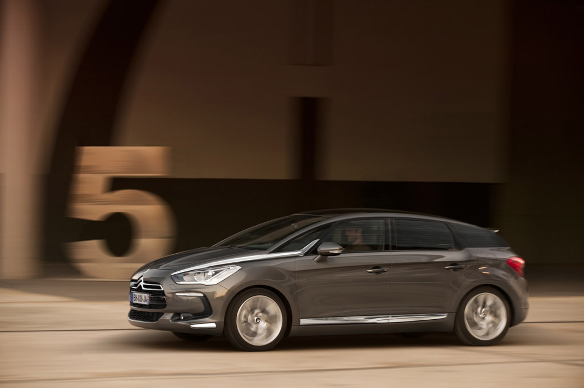Test Citroena DS5 1.6 THP 200 Sport Chic: elegancka limuzyna