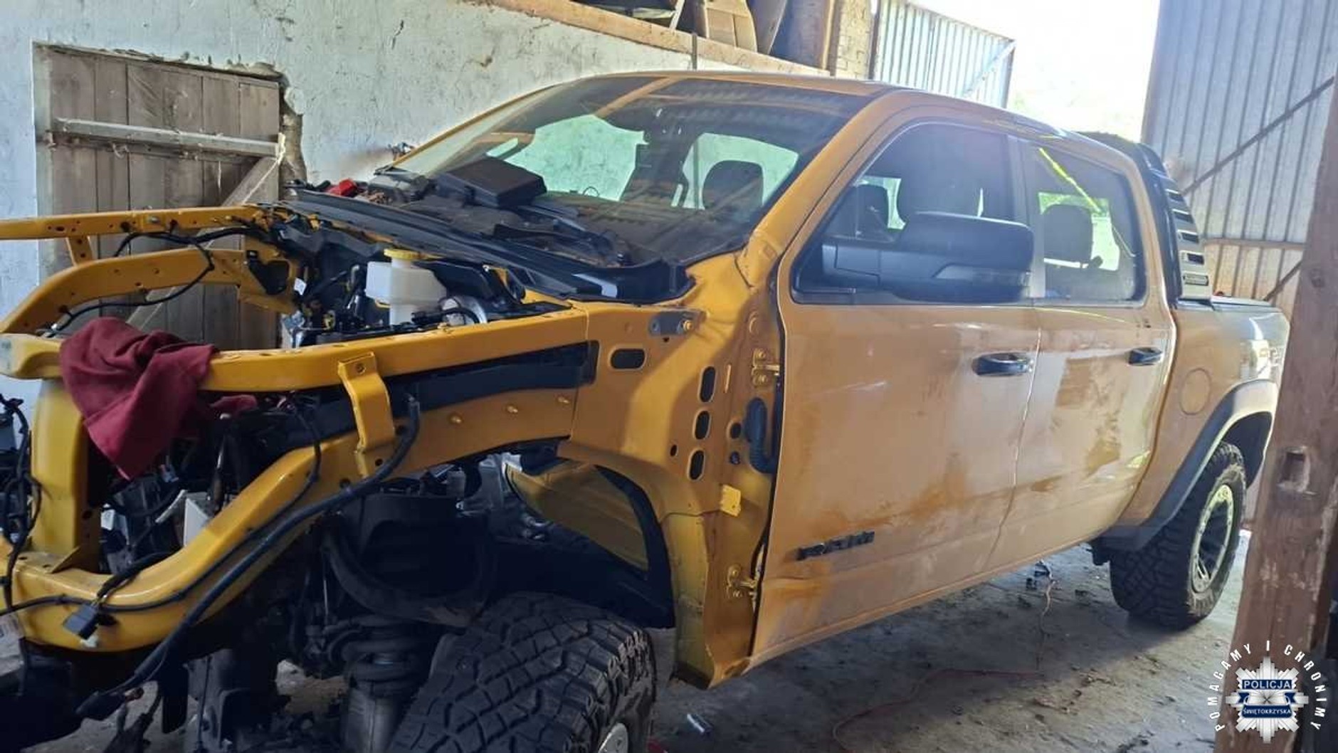 Policja rozbiła grupę kradnącą samochody