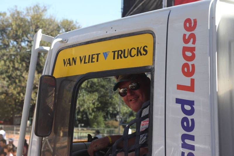 Rajd Dakar 2009: radość na mecie (fotogaleria 3.)