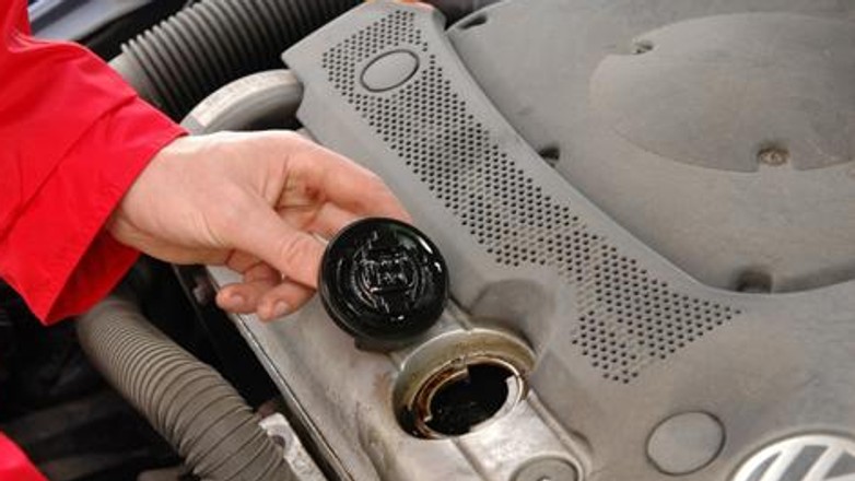 Jak często wymieniamy olej silnikowy? (raport GIPA)