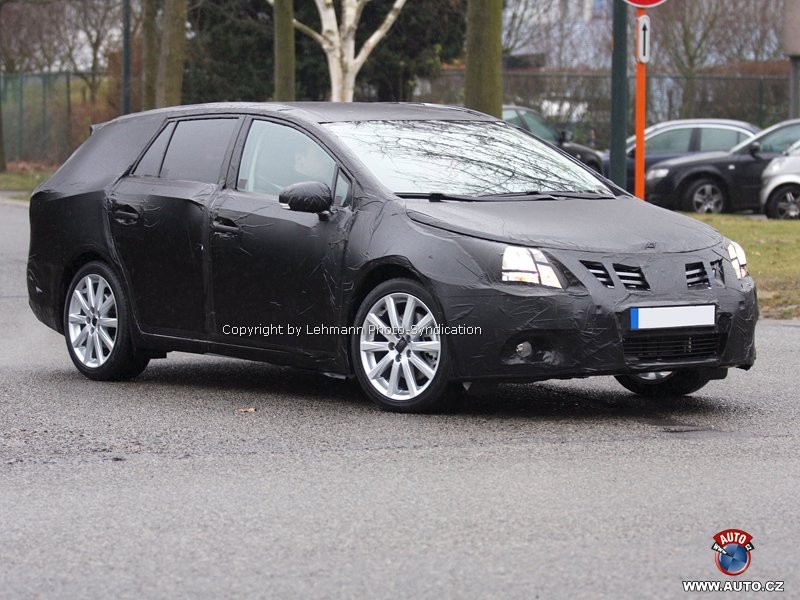 Zdjęcia szpiegowskie: Toyota Avensis w kolejnym wcieleniu