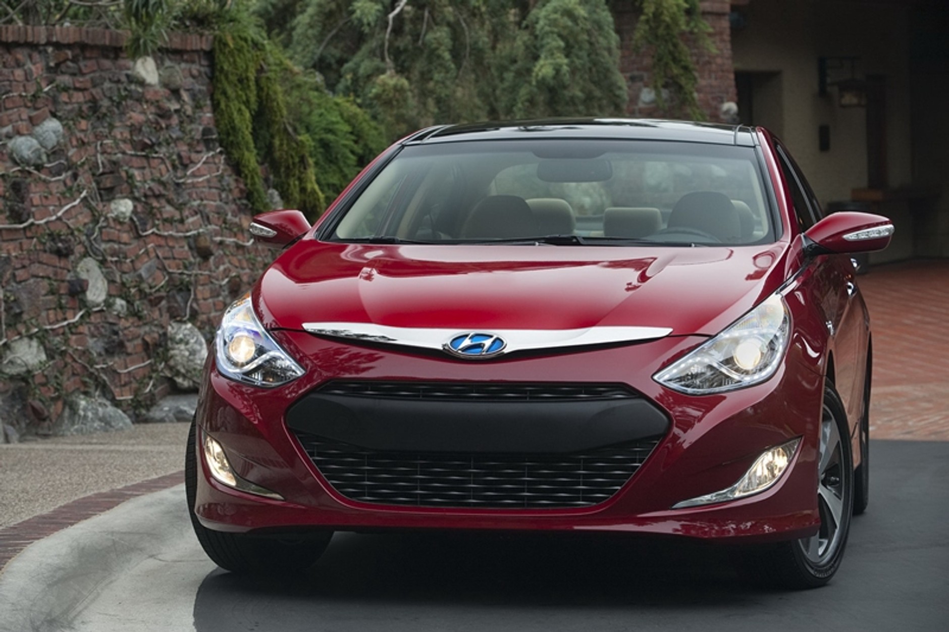 Hyundai i40 na Ciebie patrzy