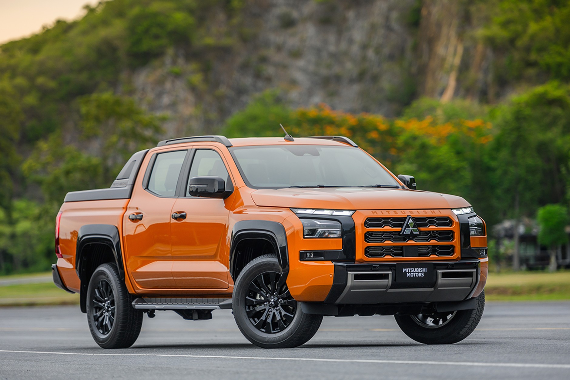 Mitsubishi Triton 2023