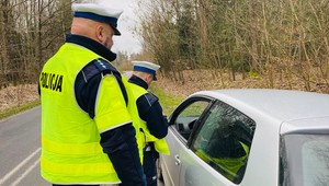 Policjanci zatrzymali ich za niesprawne światła. Kontrola ujawniła więcej - dużo więcej