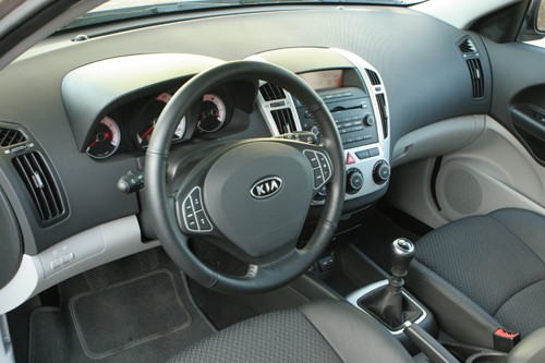 Kia Ceed, Opel Astra, Ford Focus - Dwa niszczyciele i stawiacz min