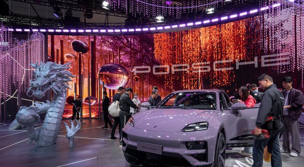 VW zamyka fabrykę w Chinach, Porsche liże rany. Chińczycy: "Są skończeni, to kwestia czasu"