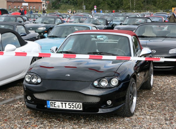 Rekord Guinnessa pobity! Najdłuższy korowód Mazd MX-5