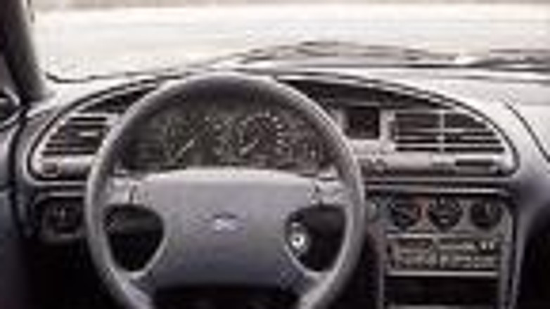 Ford Mondeo 1.6 CLX - Światowiec