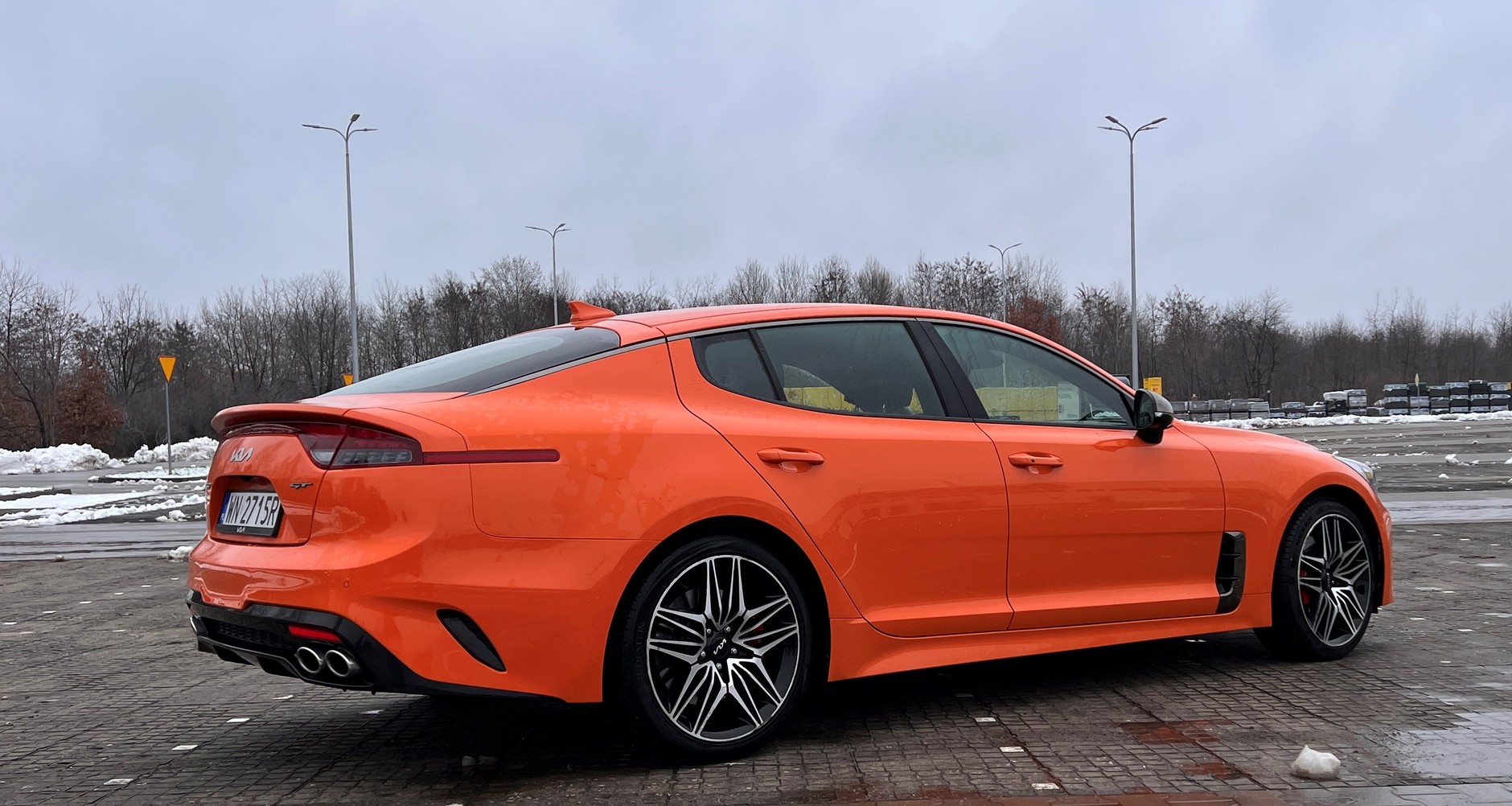 Kia Stinger 3.3 V6: niewtajemniczeni nie spodziewają się, że tak może wyglądać policyjny radiowóz. 