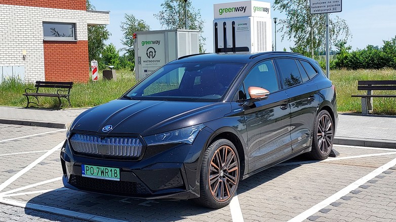 Skoda Enyaq 2022 80 kWh, stacja ładowania Greenway MOP Dąbrowa Wielka przy drodze ekspresowej S8