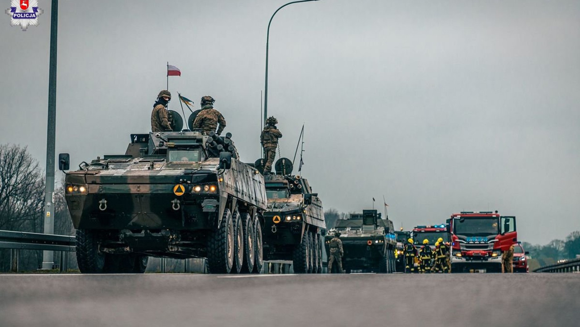 Tragiczny wypadek podczas ćwiczeń DRAGON 24. Na trasie S-19 najechały na siebie dwa transportery wojskowe