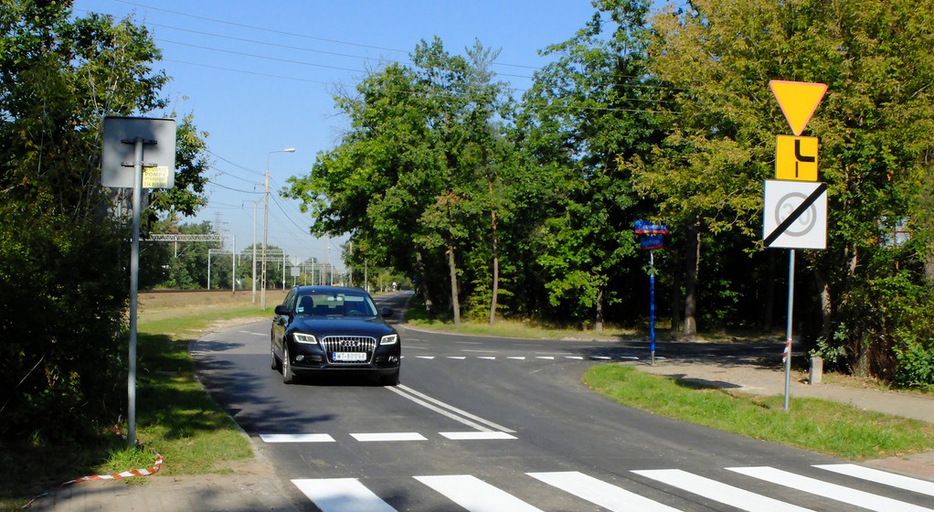 Skrzyżowanie z „pierwszeństwem łamanym”