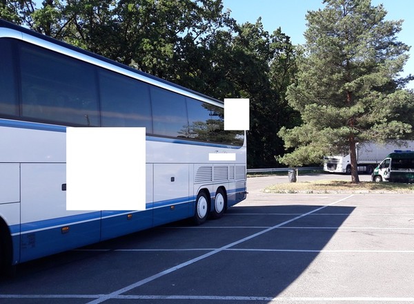 Po alkoholu i niesprawnym autobusem – tak się wozi pasażerów