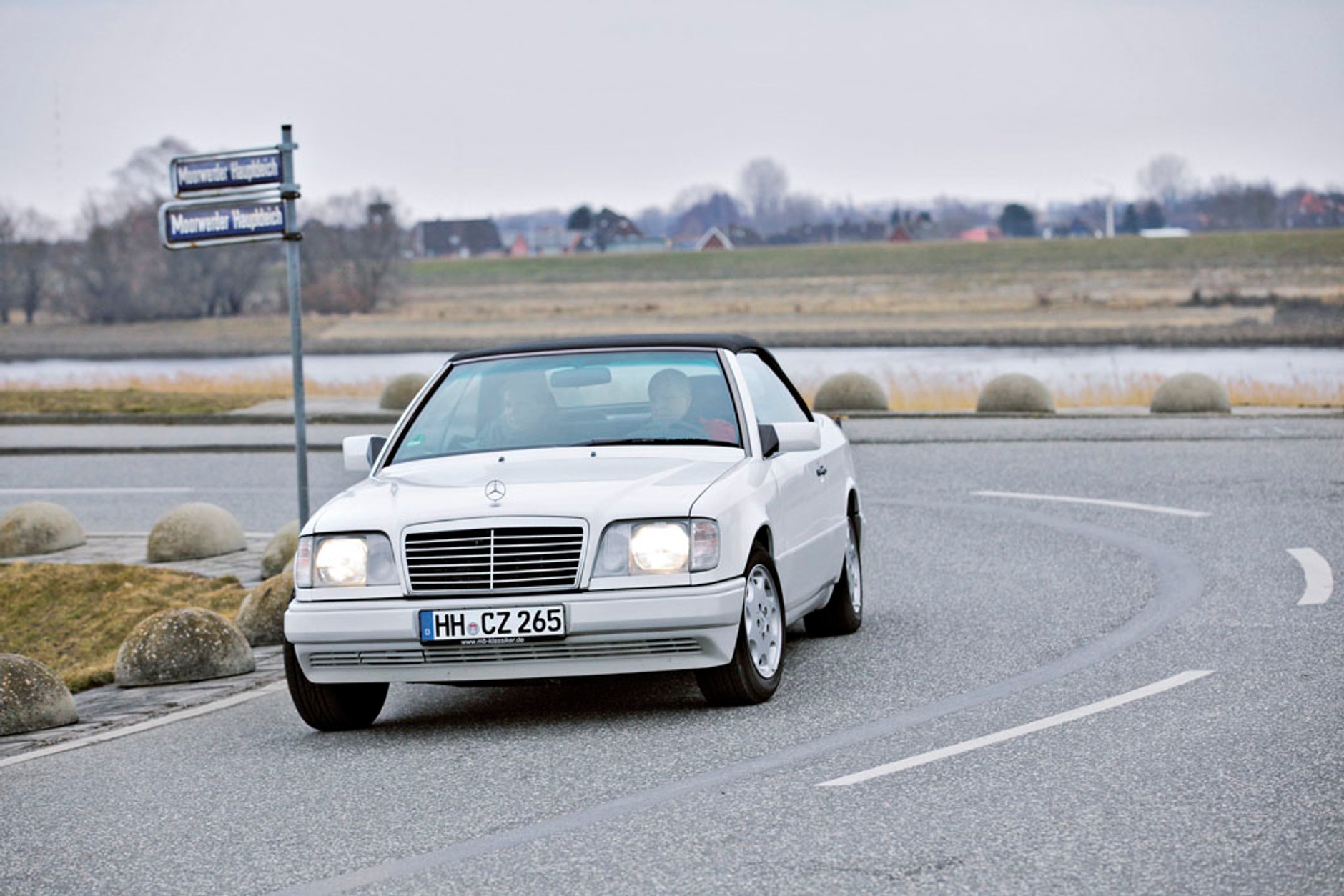 Mercedes 124 cabrio - kabriolet na cztery pory roku