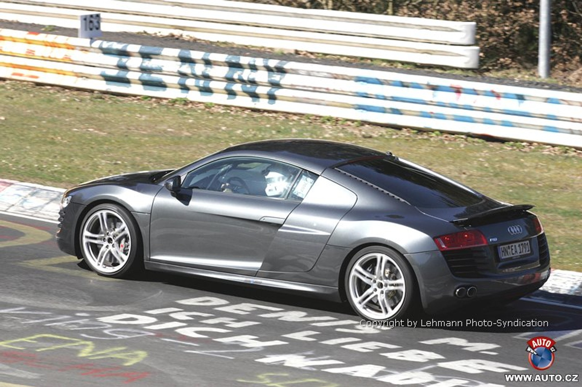 Zdjęcia szpiegowskie: nowe Audi RS8 spłonęło na Nürburgringu