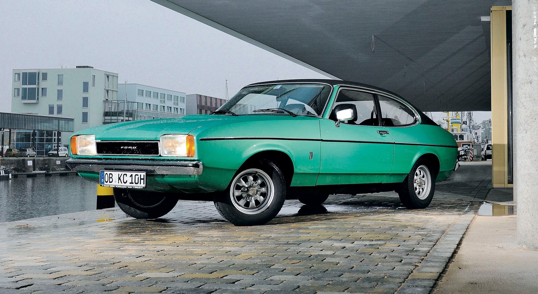Ford Caprii II z lat 70. Prawda, że podobny do nowego, elektrycznego Capri? Nie? Przedstawiciele Forda twierdzą, że nawiązania są oczywiste.