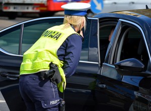 Policjantki zatrzymały ją dwa razy w ciągu pół godziny. "Jeden mandat już wystarczy"