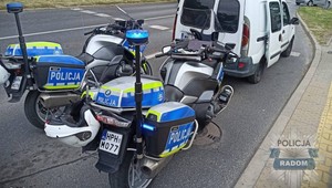 Funkcjonariusze na motocyklach wyczuli typową woń przez otwartą szybę. To się nazywa policyjny nos