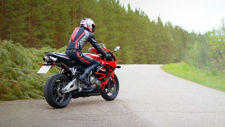 Motocyklista (zdjęcie ilustracyjne)