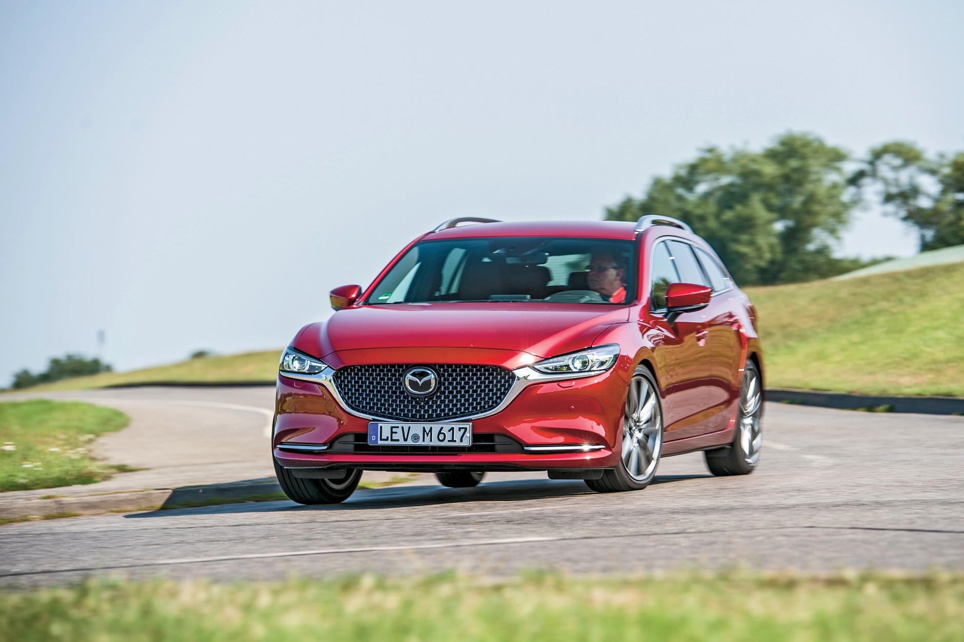 Cztery kombi klasy średniej - Mazda 6