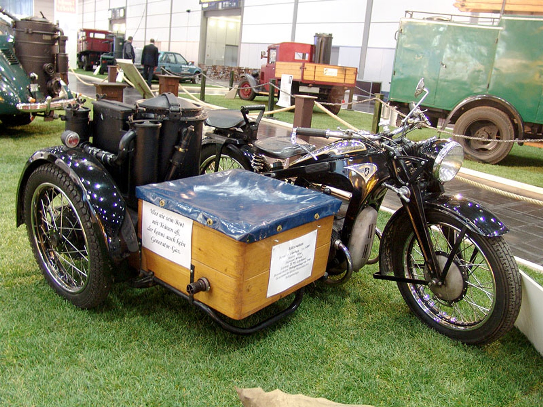 AMI/AMITEC 2008: drzewo na kryzys paliwowy (fotogaleria)