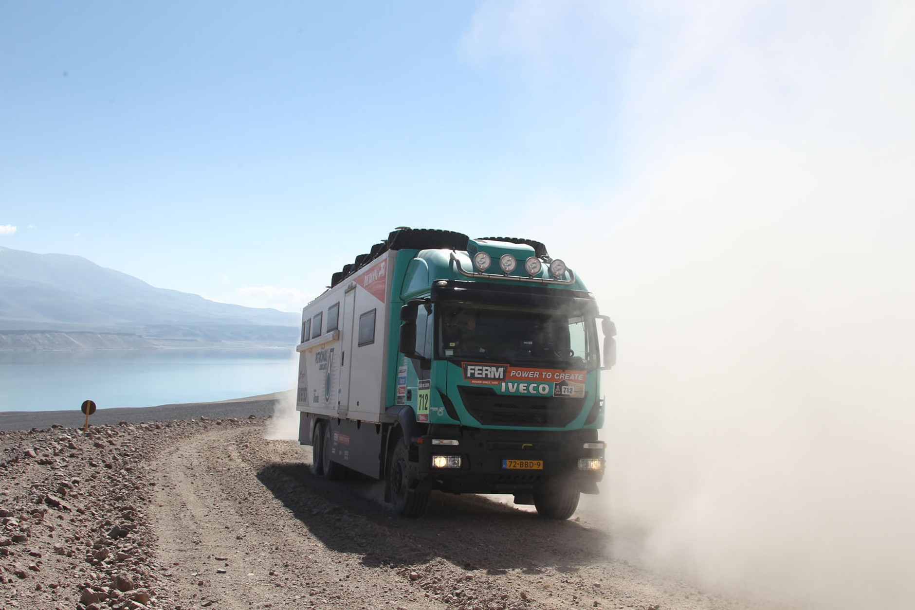 Dakar 2013: ciężarówka bez skrzyni, Małysz traci oddech (13. etap, wyniki, galeria)