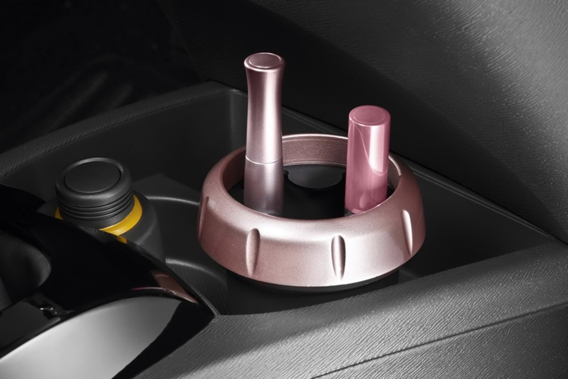 Renault Twingo Miss Sixty ma uchwyt na pomadkę i eyeliner