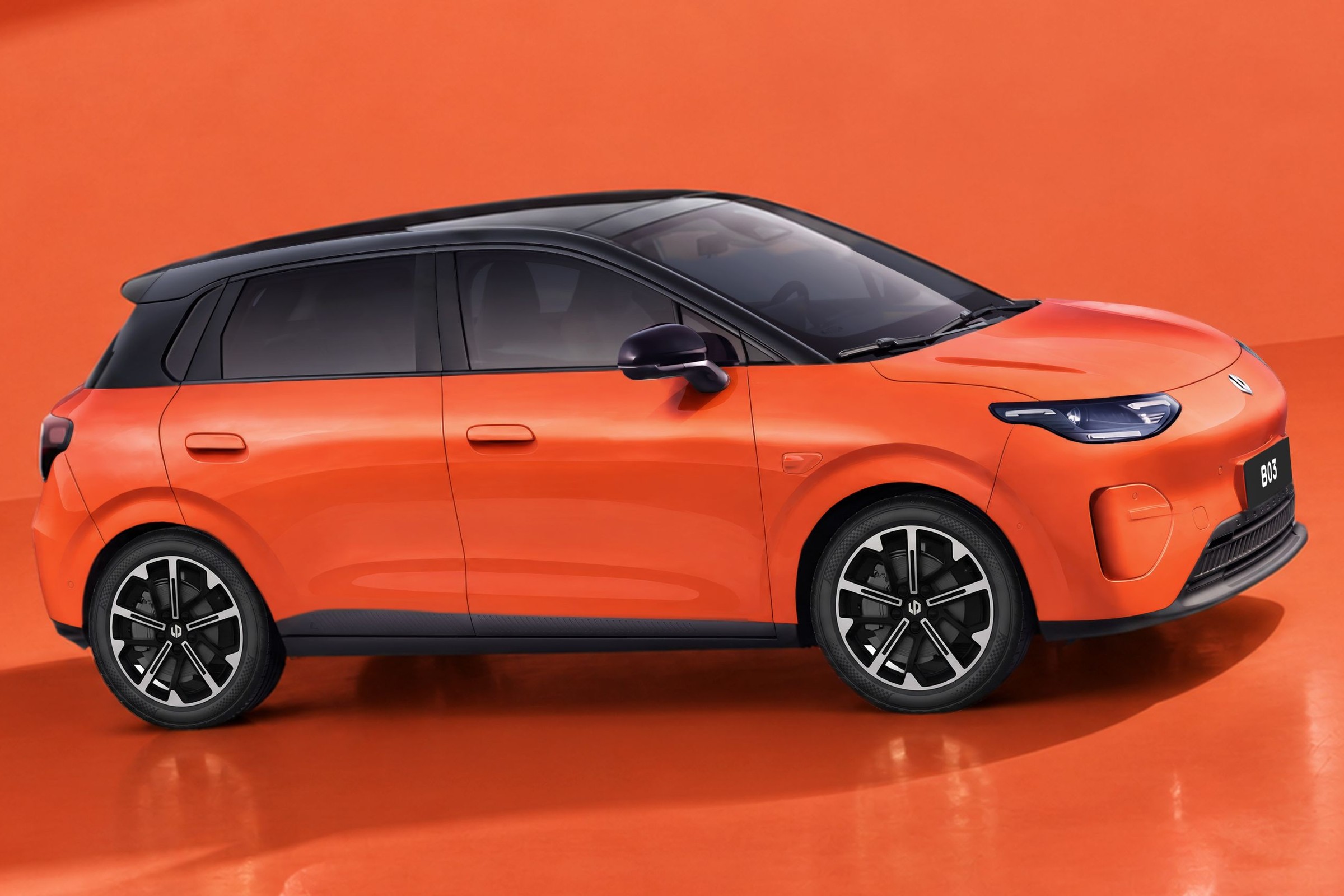 Nowe tanie chińskie auto. Z 14,6-calowym ekranem i dwiema żabkami