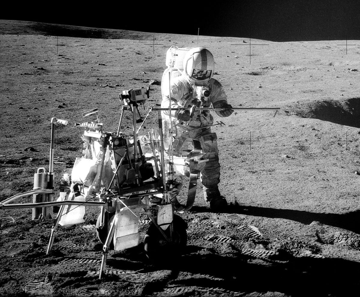 Na potrzeby misji Apollo 14 Goodyear stworzył opony mogące poruszać się po powierzchni Księżyca
