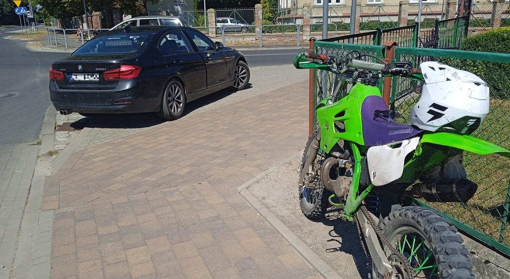 Kierowca tego motocykla miał 1,4 promila alkoholu i jechał na motocyklu bez tablicy rejestracyjnej