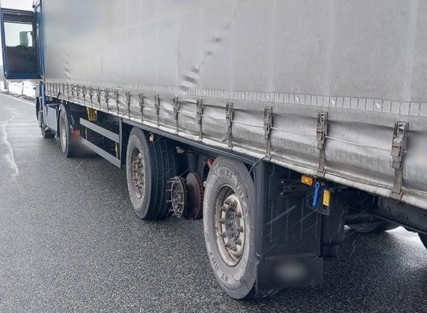 Gdy inspektorzy ITD to zauważyli, od razu skierowali ciężarówkę na parking