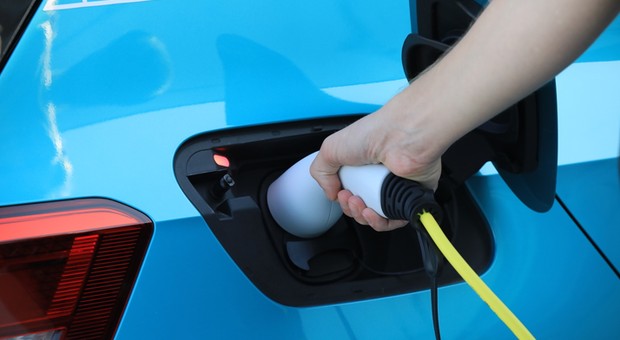 Czy ładowanie auta elektrycznego to strata czasu?