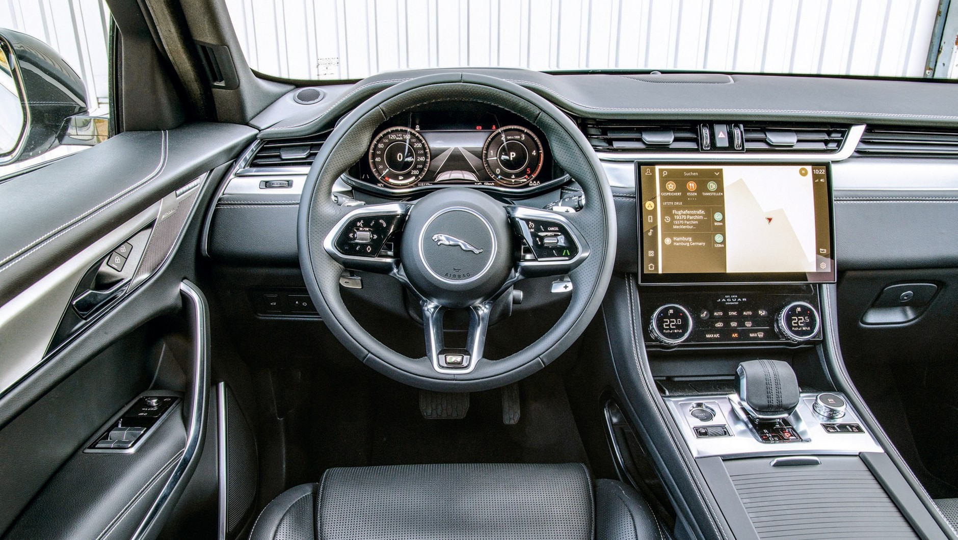 Porównanie SUV-ów: Jaguar F-Pace D200 AWD - kokpit
