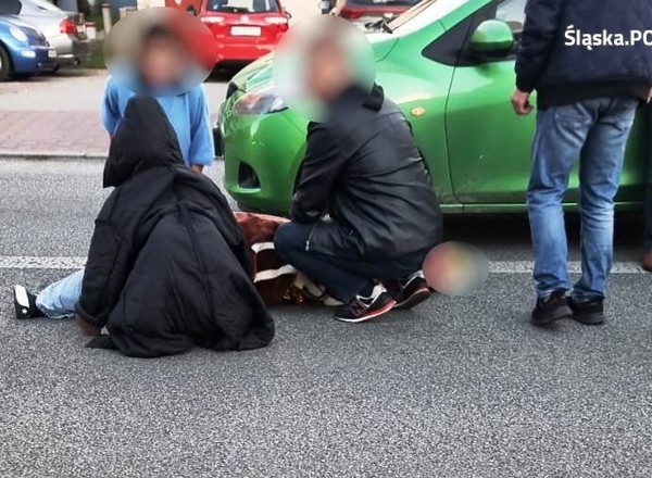 78-latek potrącił na przejściu dwie osoby. Dobrze, że na miejscu był policjant
