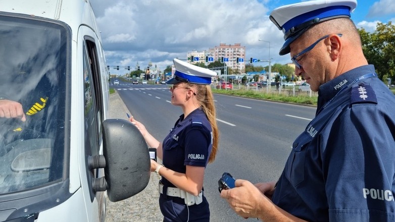 Kontrola jednego z zatrzymanych kierowców
