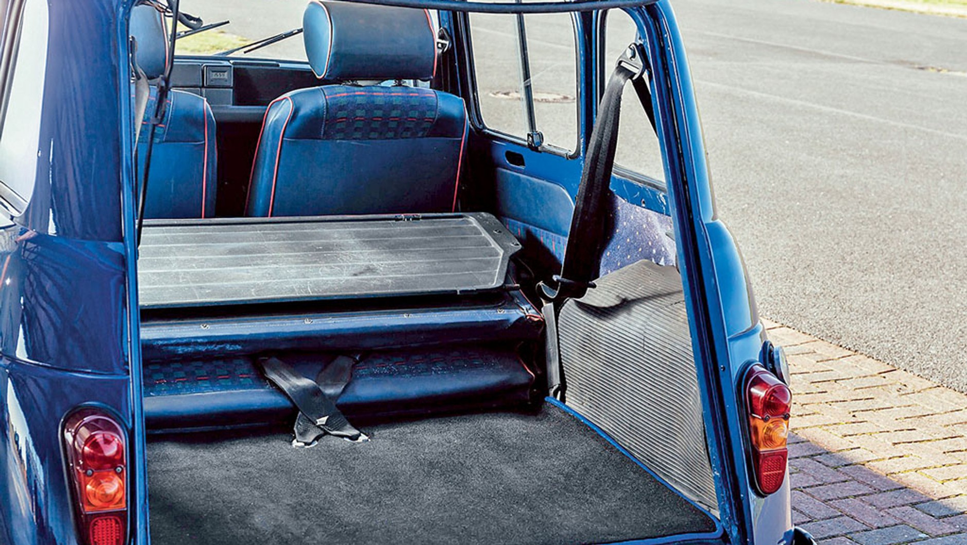 Renault 4 sprzed lat też miało pojemny bagażnik.