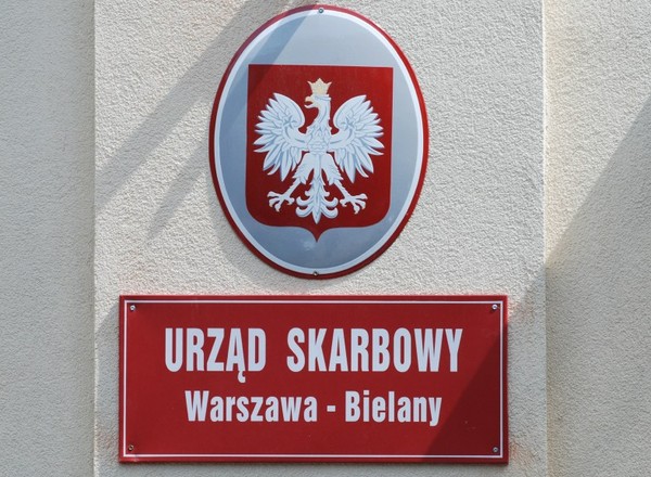 Fiskus wyjaśnia, jak rozliczać koszty paliwa od aut firmowych