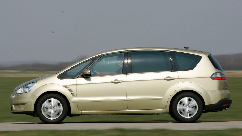 Ford S-Max  – niby praktyczny, rodzinny van, ale na sportowo. Egzamin dojrzałości zaliczony!