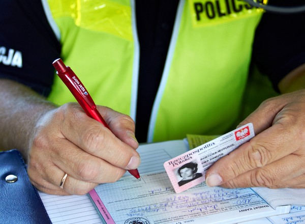 Kilkadziesiąt punktów karnych za jedno wykroczenie drogowe. Jak to możliwe?