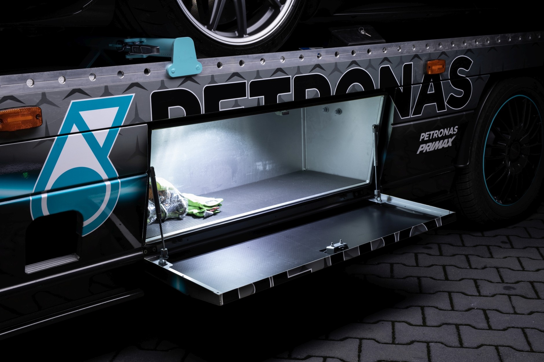 Mercedes Sprinter Petronas Edition Kegger