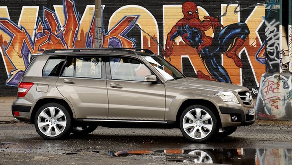 Jakiego SUV-a kupić, mając 60 tys. zł? Lepiej postawić na starszego mercedesa czy młodszą dacię?