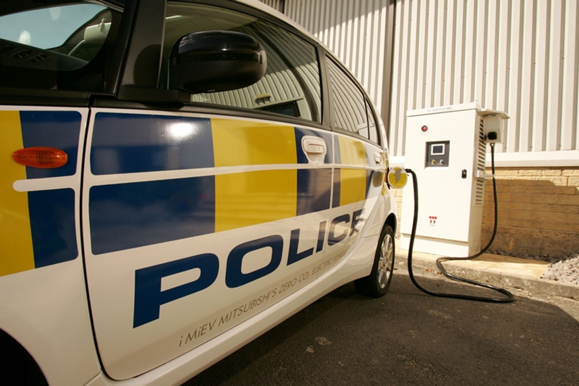 Mitsubishi i-MiEV – elektryczny radiowóz