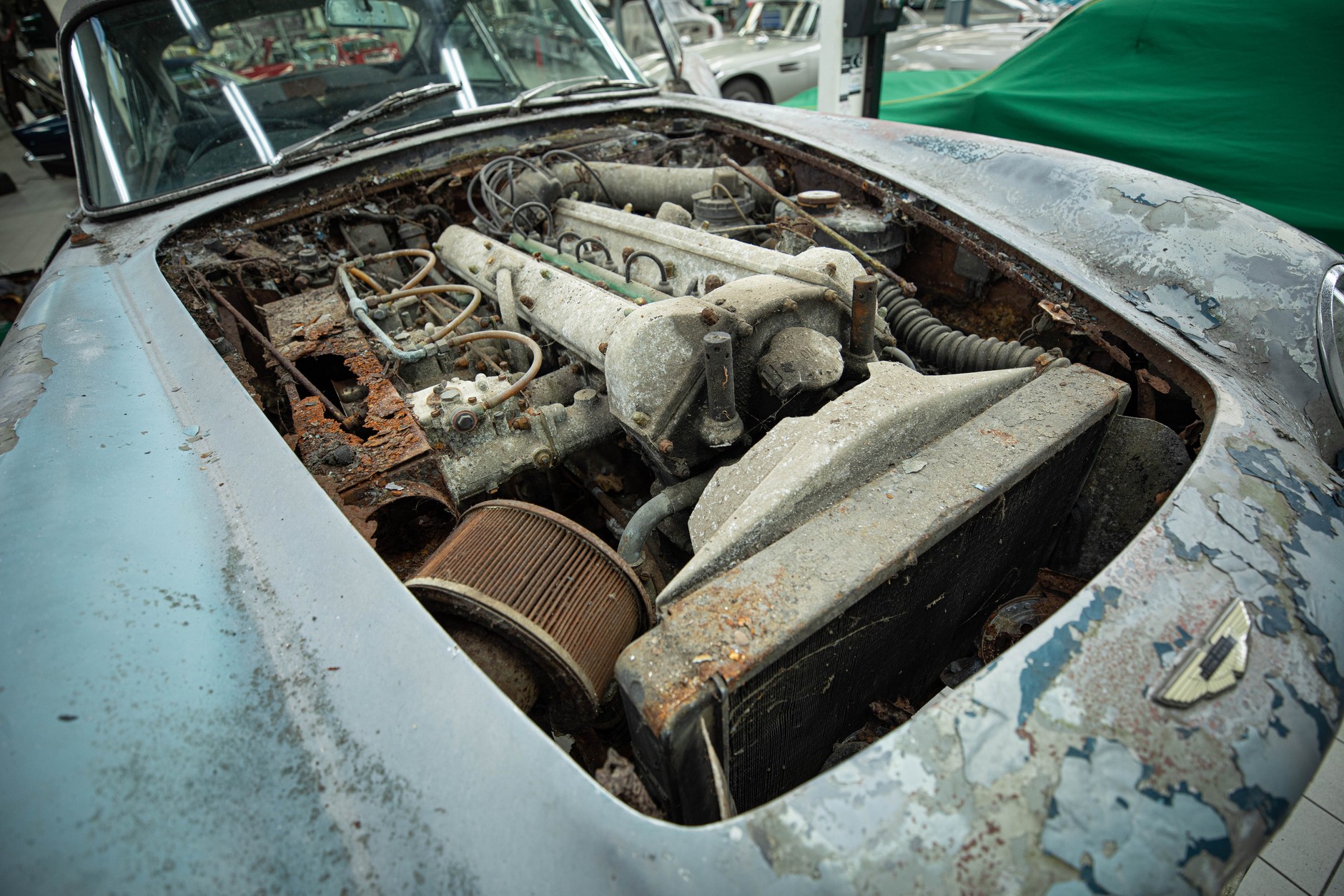 Aston Martin DB5 Vantage z 1965 r. wyremontowany po 45-letnim postoju na dworze