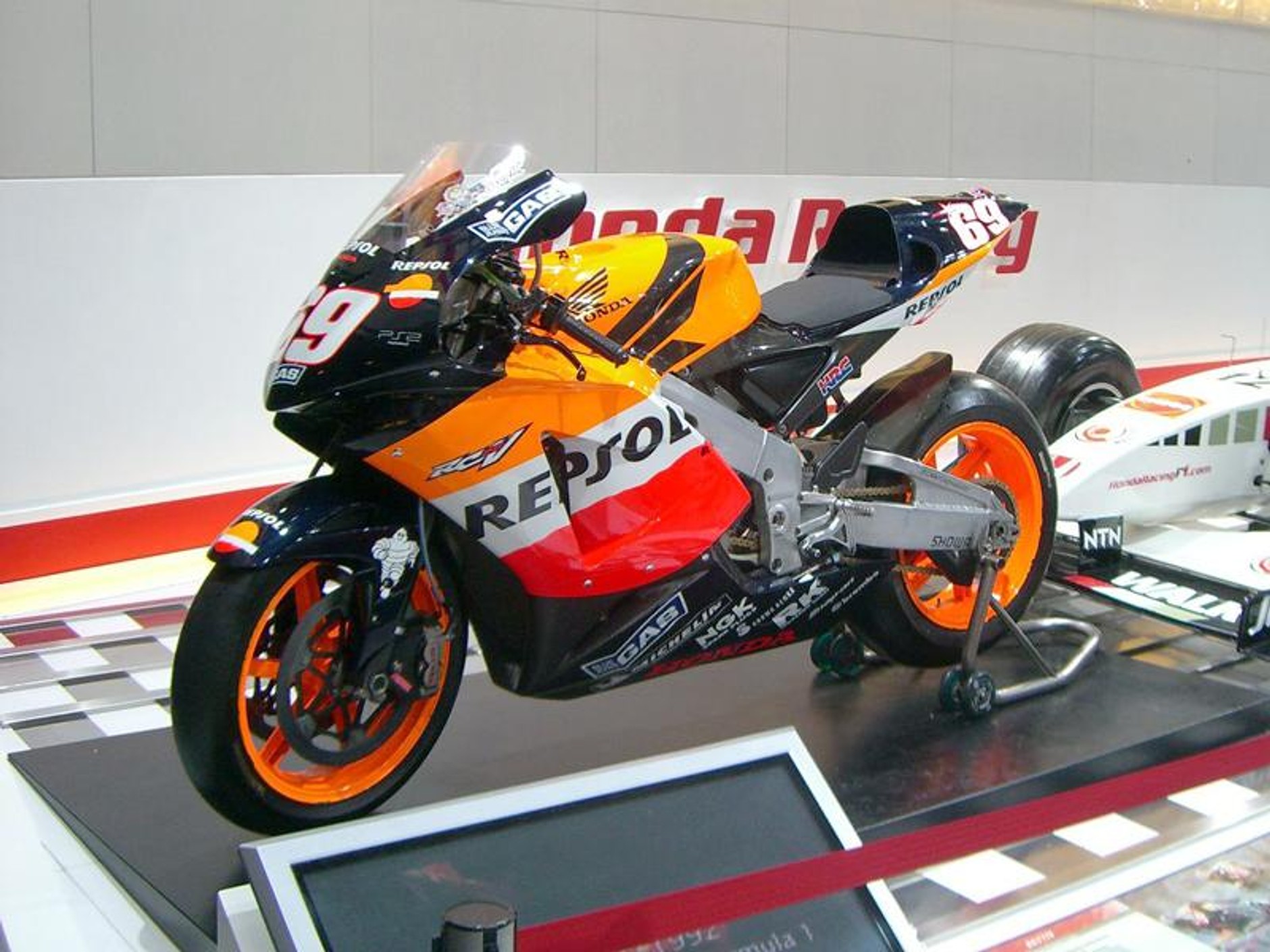 Pekin 2006 - fotogaleria z salonu oraz piękne modelki