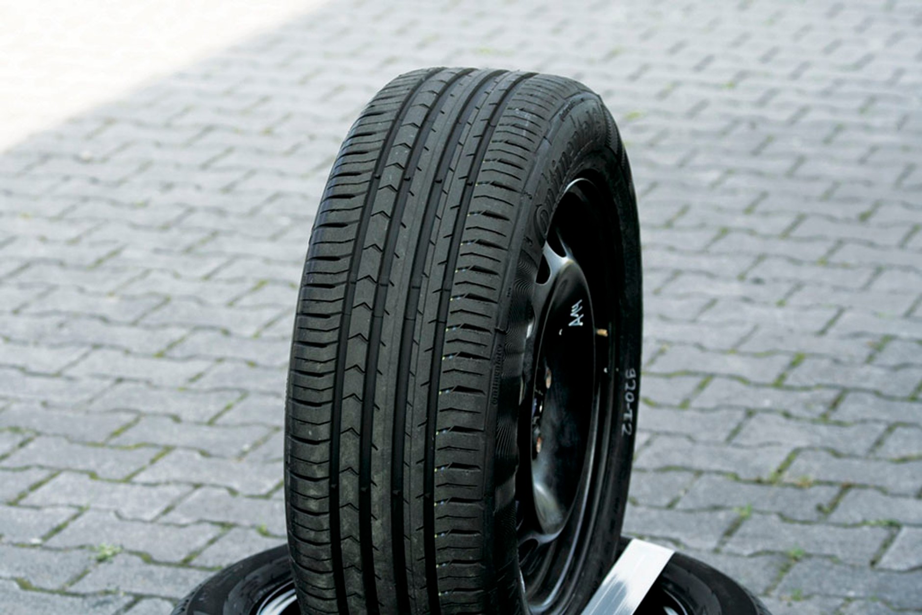 ContinentalPremiumContact 591 Vok. 1270 zł/kpl. Ocena wzorowa